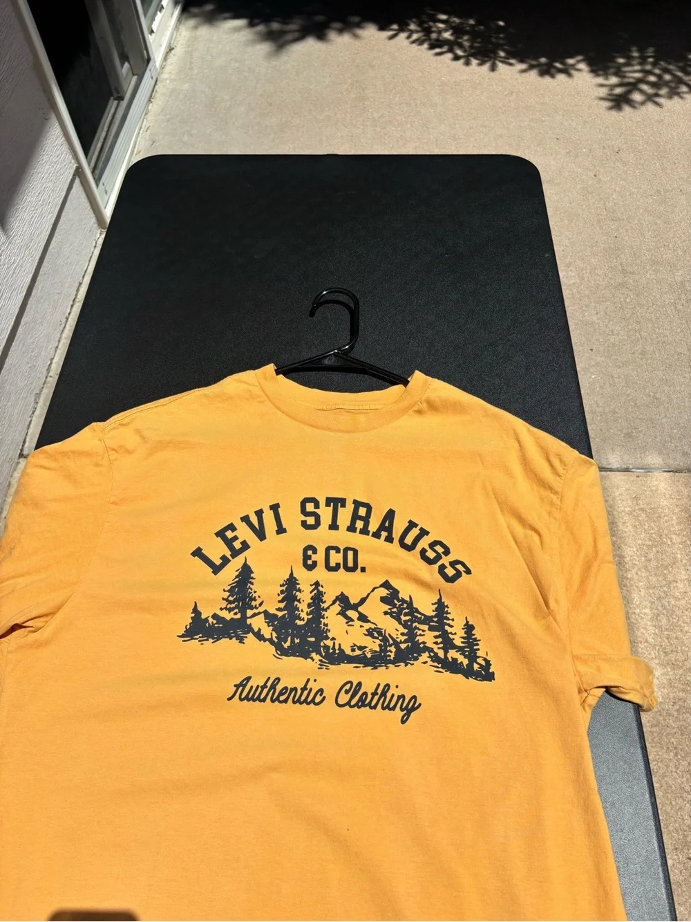 Levi’s Mtn Design Orange